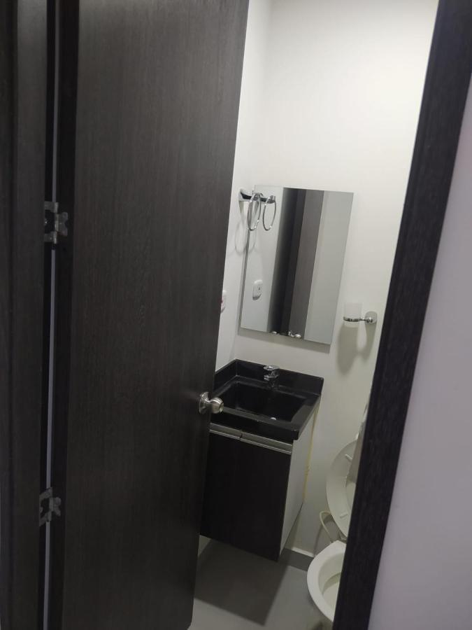Hermoso Con Aire Acondicionado Cerca Al Hospital De Neiva Apartment